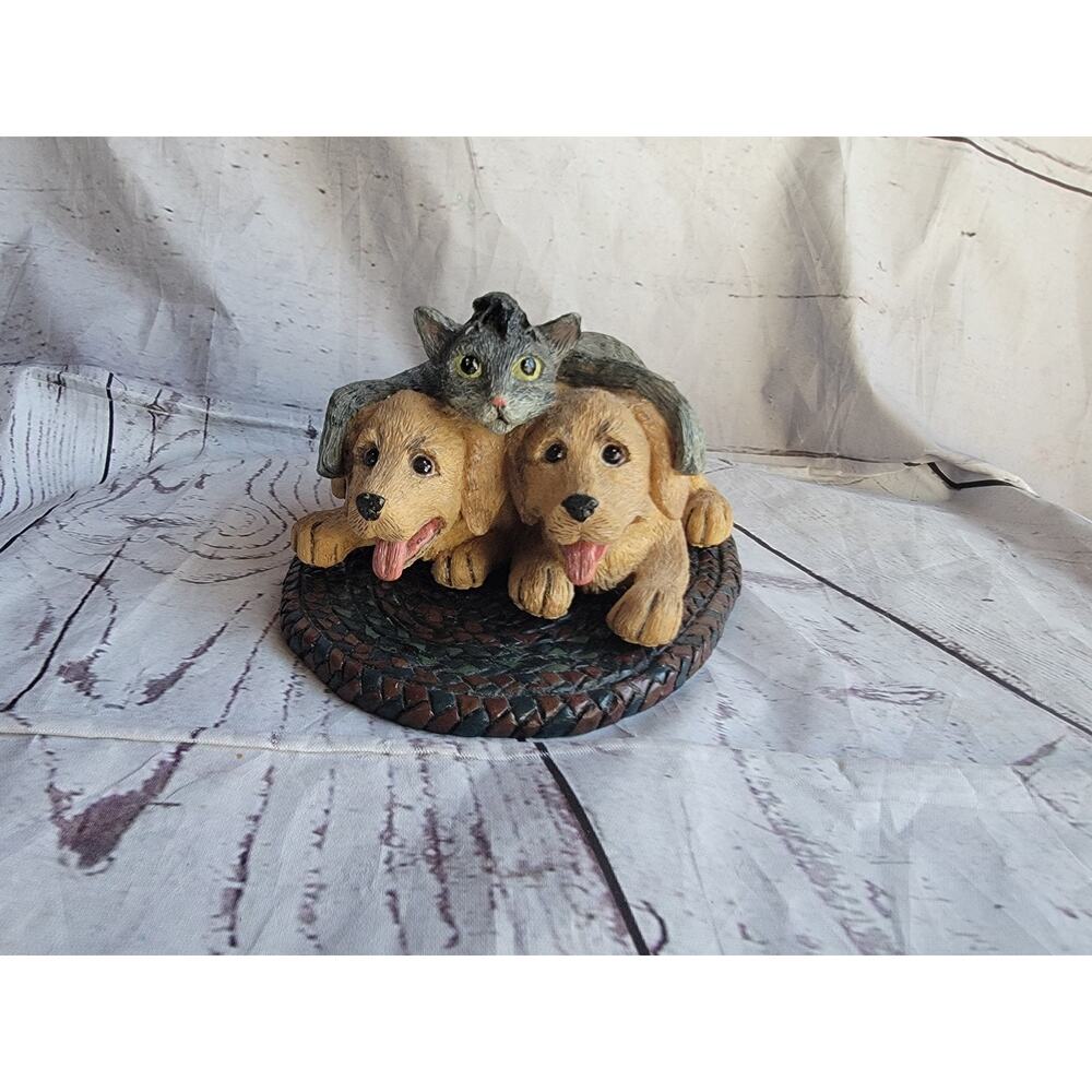 Resin Golden Retrievers With Cat And Mouse On Rug Yellow Lab Ow 2002 Dixie